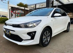 Kia Rio 2023 lleno