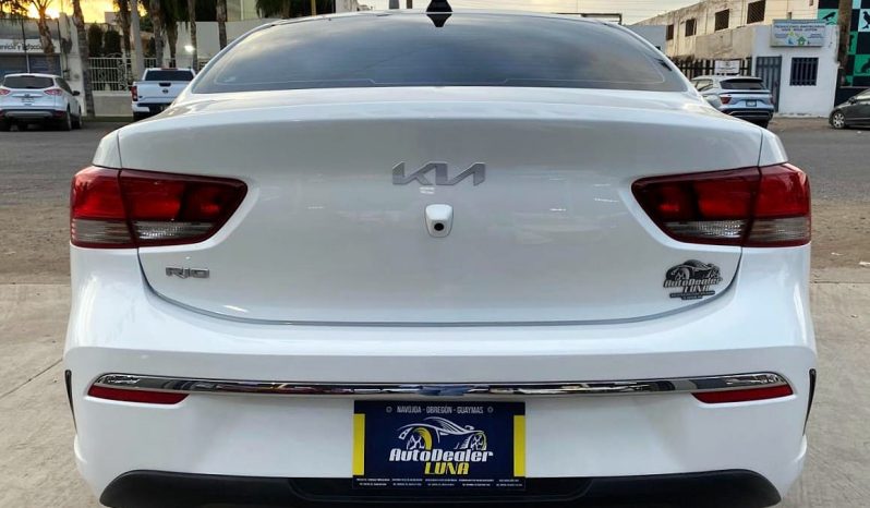 Kia Rio 2023 lleno
