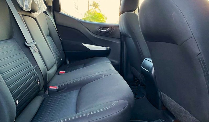 Nissan Frontier 2023 lleno