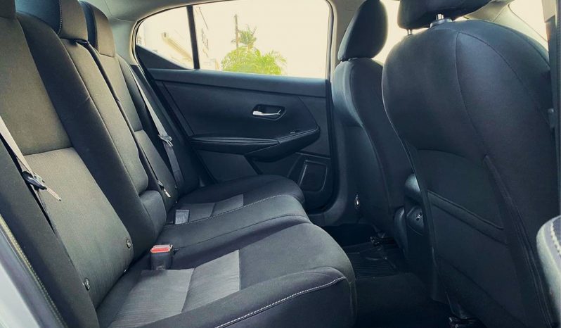 Nissan Sentra 2021 lleno