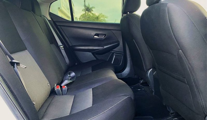 Nissan Sentra 2023 lleno