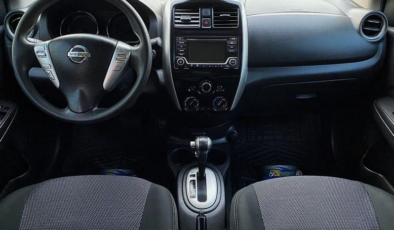 Nissan Versa 2018 lleno