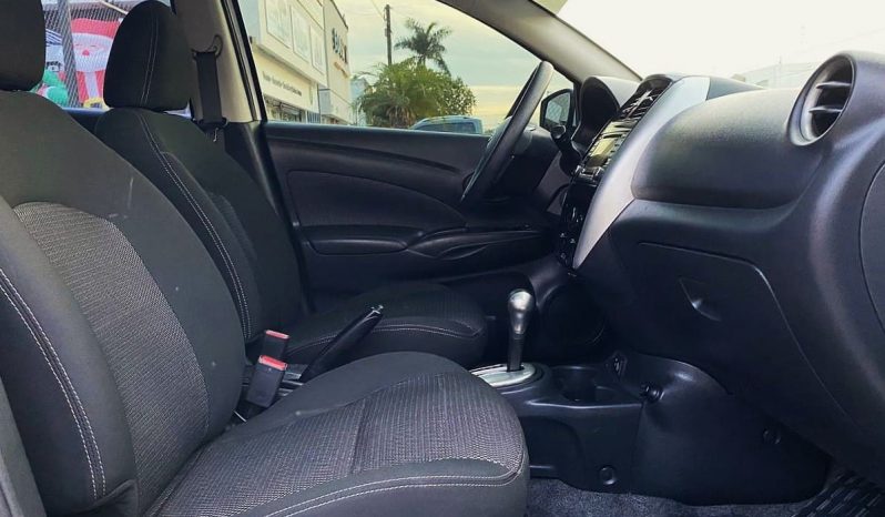 Nissan Versa 2018 lleno