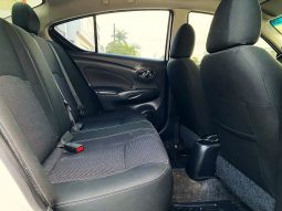 Nissan Versa 2018 lleno