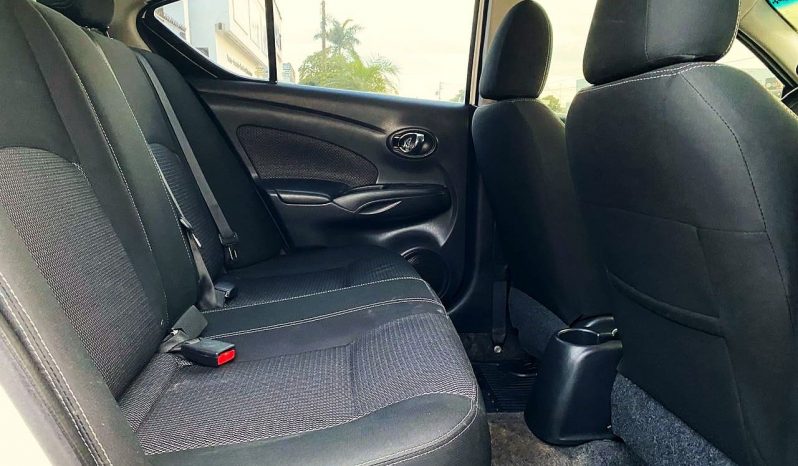 Nissan Versa 2018 lleno