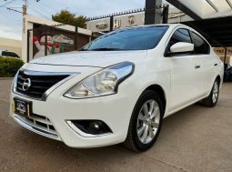 Nissan Versa 2018 lleno