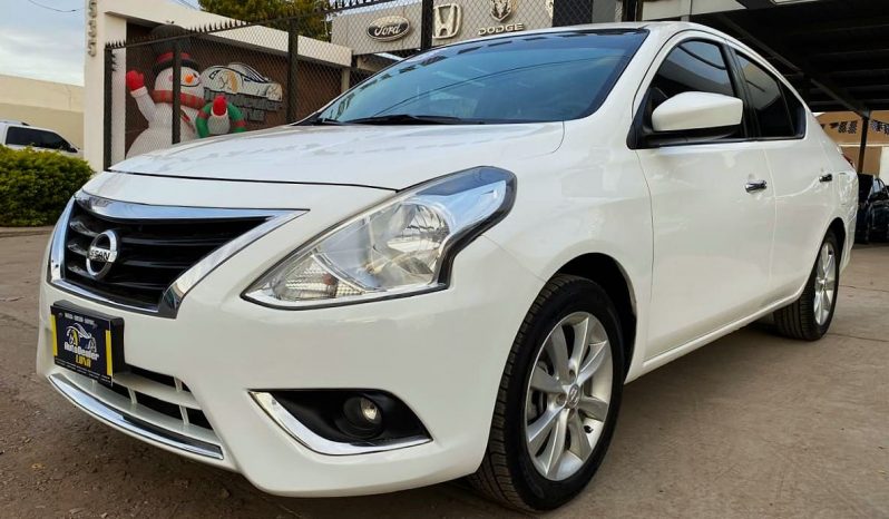 Nissan Versa 2018 lleno