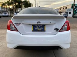 Nissan Versa 2018 lleno