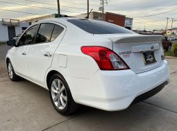 Nissan Versa 2018 lleno