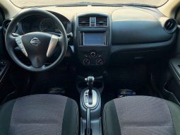 Nissan Versa 2019 lleno