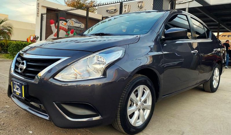 Nissan Versa 2019 lleno