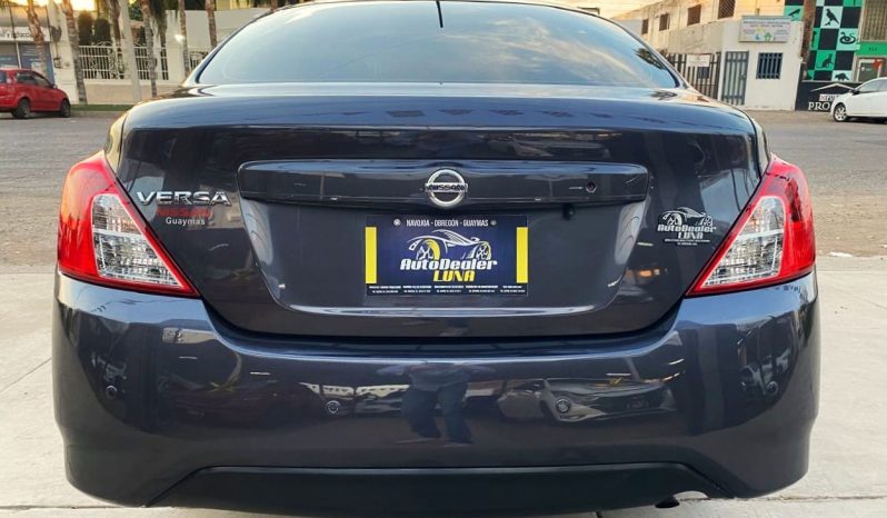 Nissan Versa 2019 lleno