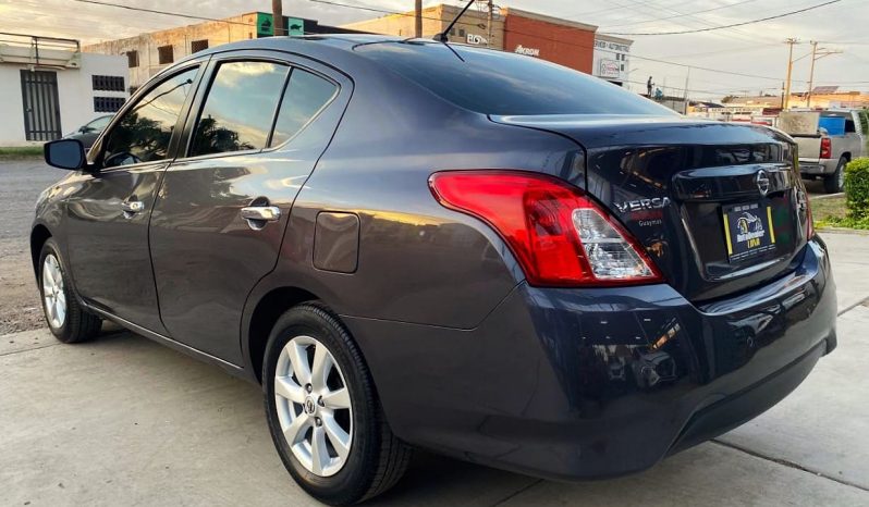 Nissan Versa 2019 lleno