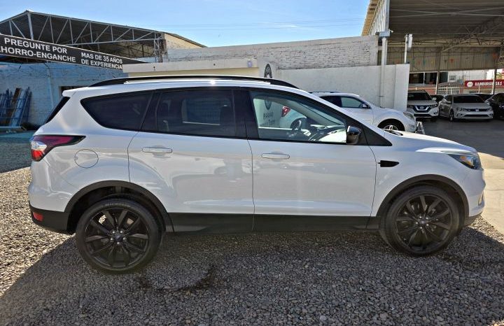 Ford Escape 2017 lleno