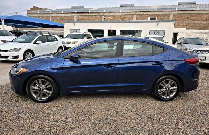 Hyundai Elantra 2017 lleno