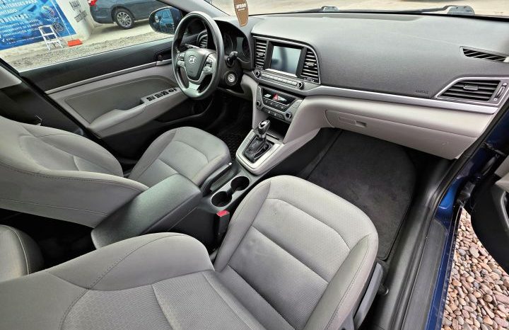 Hyundai Elantra 2017 lleno