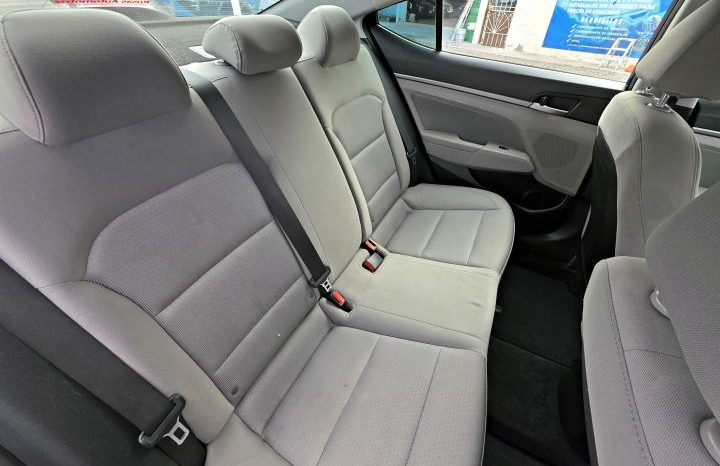 Hyundai Elantra 2017 lleno