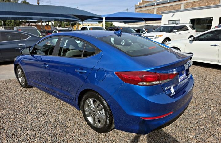 Hyundai Elantra 2018 lleno