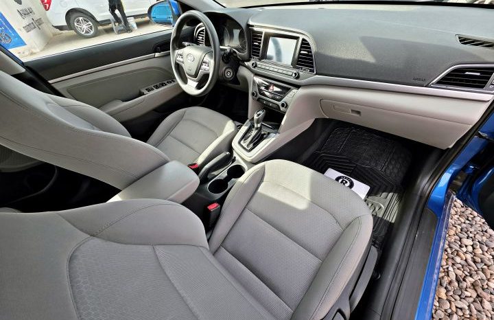 Hyundai Elantra 2018 lleno