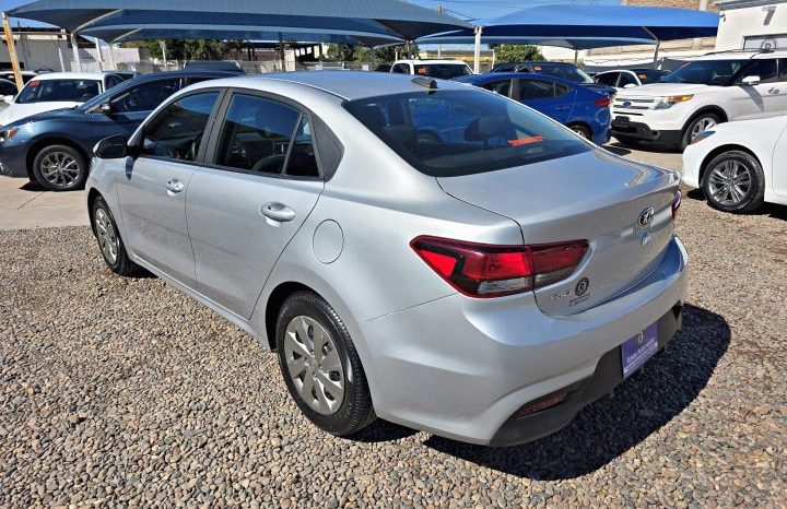 Kia Rio 2018 lleno