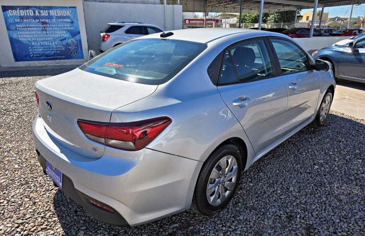 Kia Rio 2018 lleno