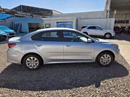Kia Rio 2018 lleno