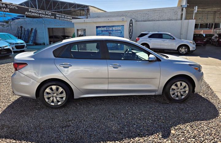 Kia Rio 2018 lleno