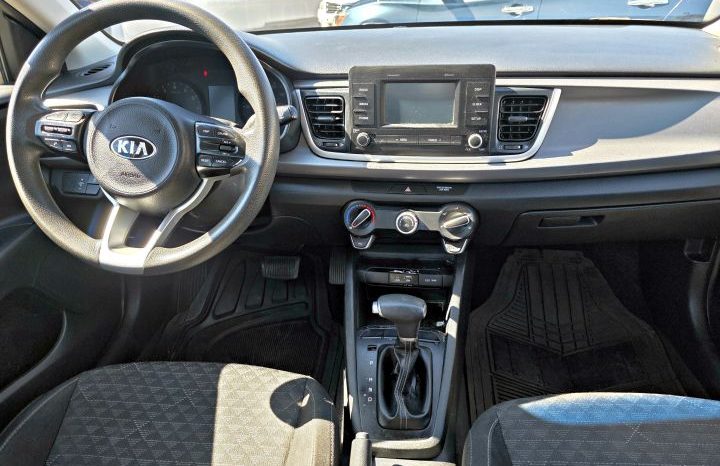 Kia Rio 2018 lleno