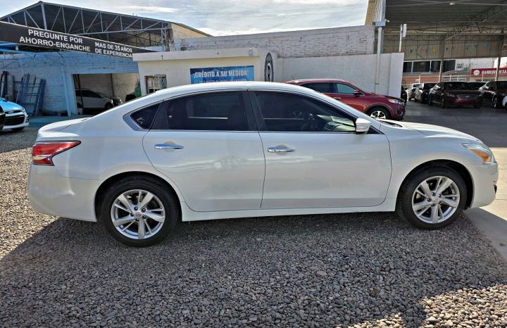 Nissan Altima 2014 lleno