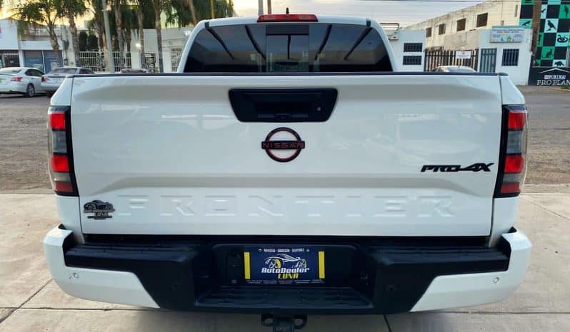Nissan Frontier 2023 lleno