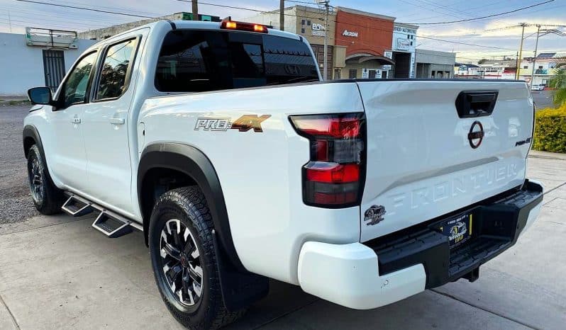 Nissan Frontier 2023 lleno