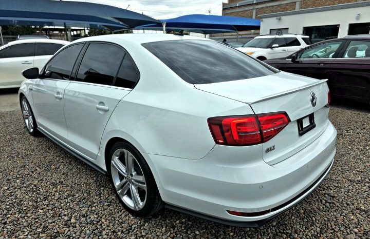 Volkswagen Jetta 2017 lleno