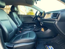 Kia Rio 2023 lleno