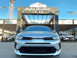 Kia Rio 2023 lleno