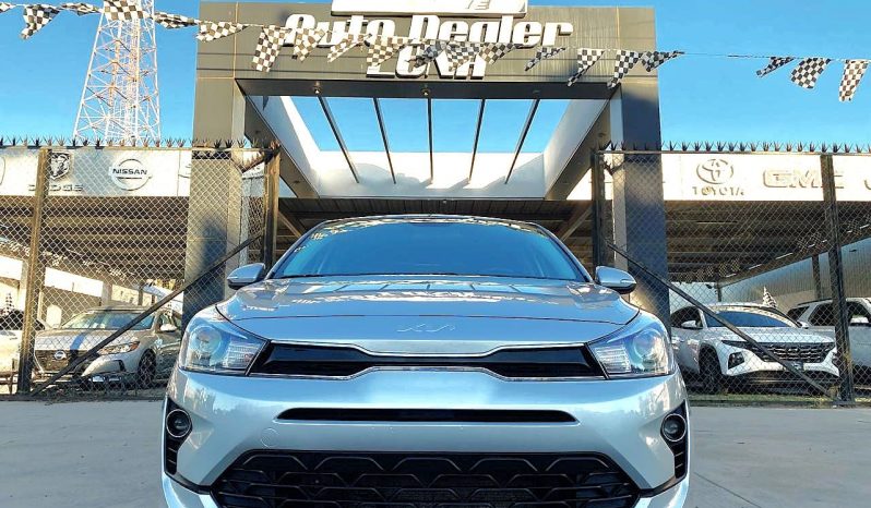 Kia Rio 2023 lleno