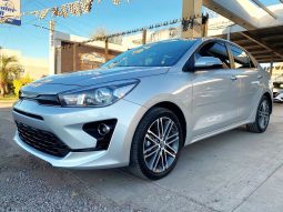 Kia Rio 2023 lleno