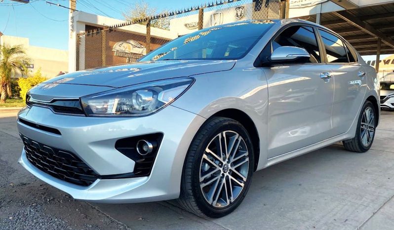 Kia Rio 2023 lleno