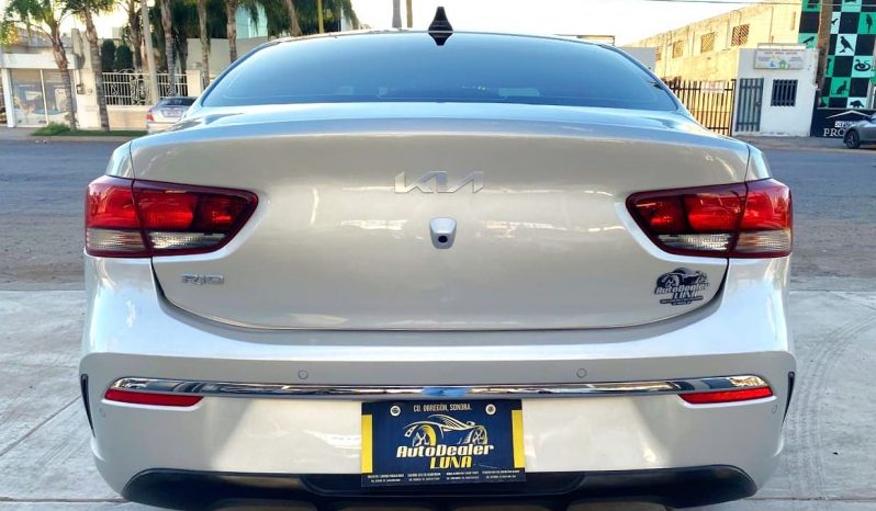 Kia Rio 2023 lleno