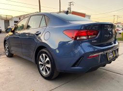 Kia Rio 2023 lleno