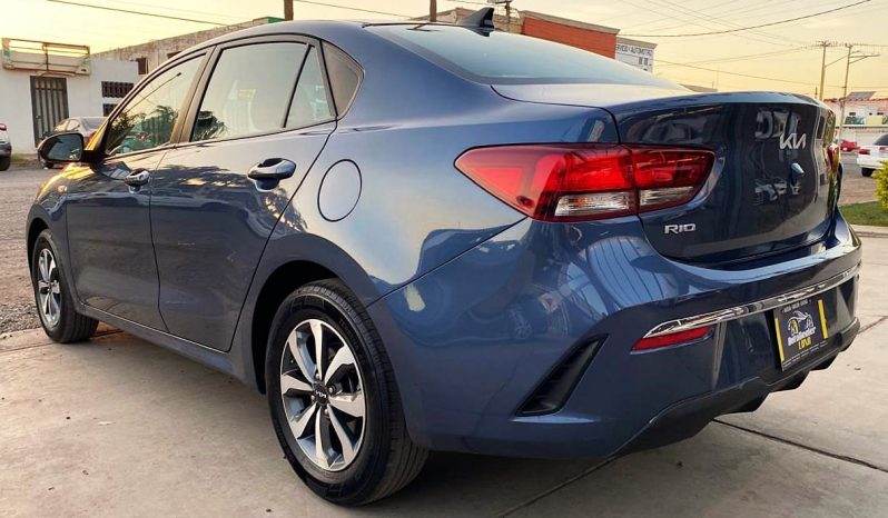 Kia Rio 2023 lleno