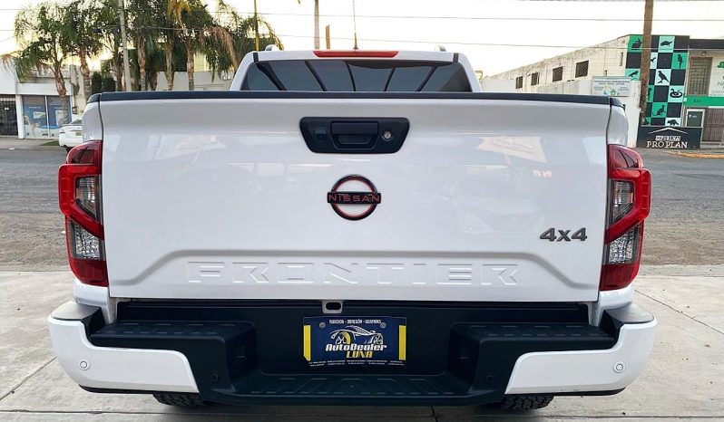 Nissan Frontier 2023 lleno