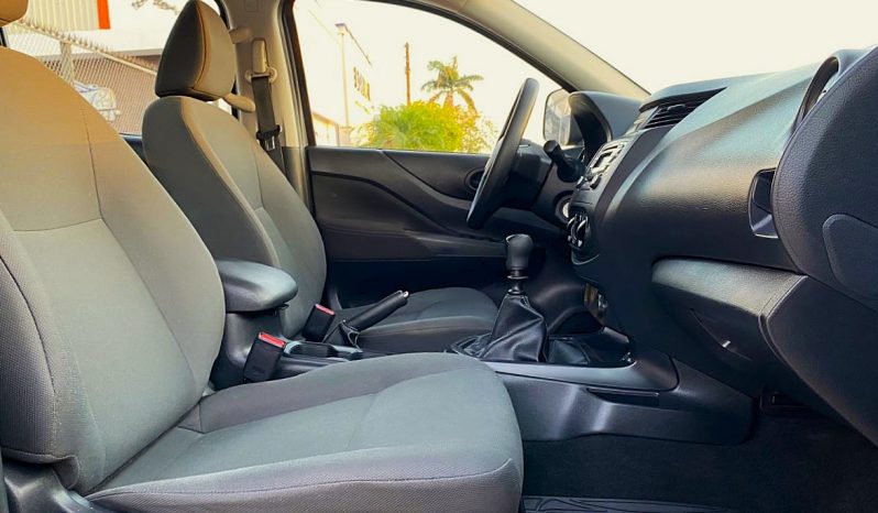 Nissan Frontier 2023 lleno