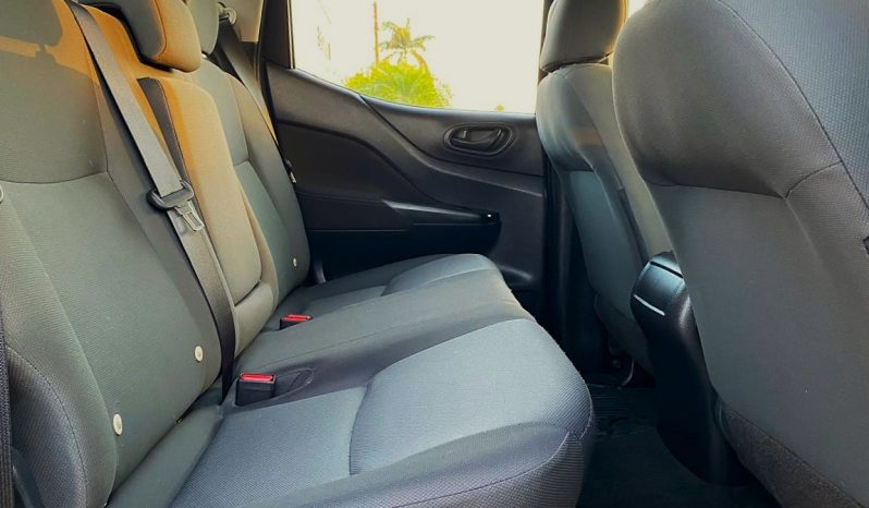 Nissan Frontier 2023 lleno