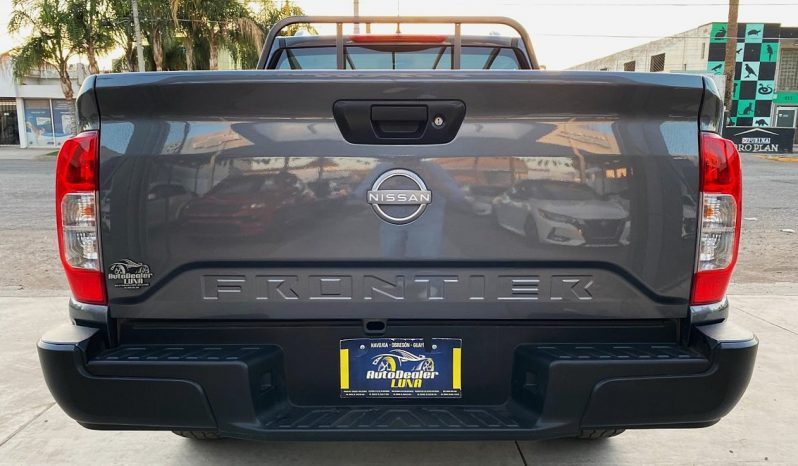 Nissan Frontier 2023 lleno
