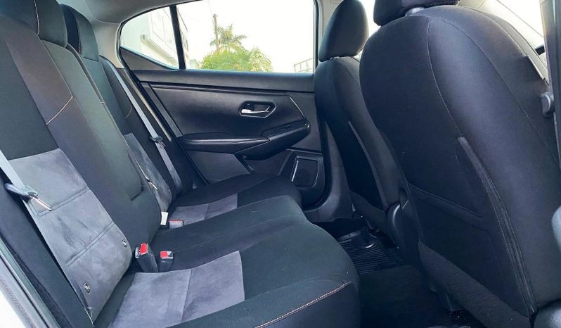 Nissan Sentra 2023 lleno