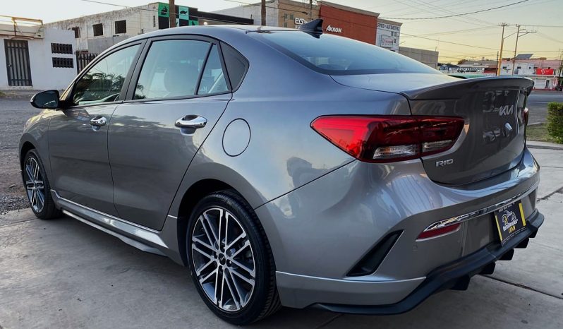 Kia Rio 2022 lleno