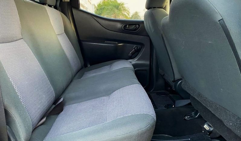 Nissan NP-300 2018 lleno