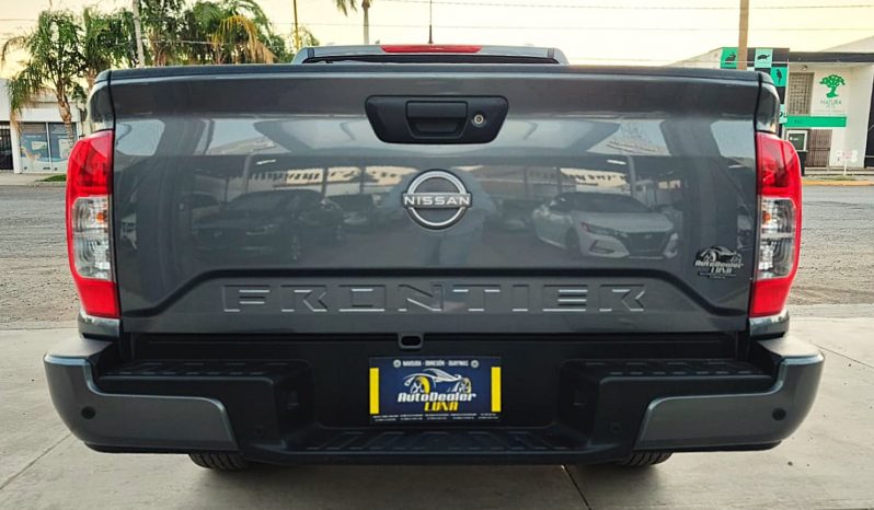 Nissan Frontier 2023 lleno