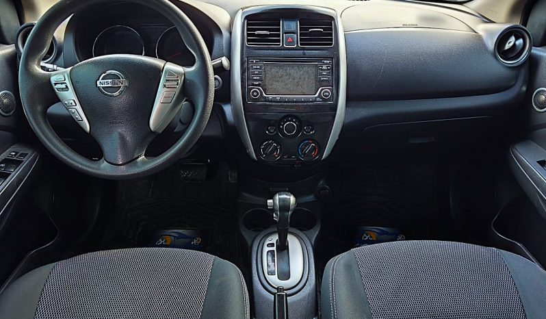 Nissan Versa 2018 lleno