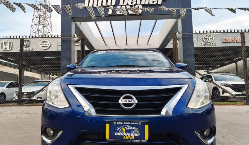 Nissan Versa 2018 lleno